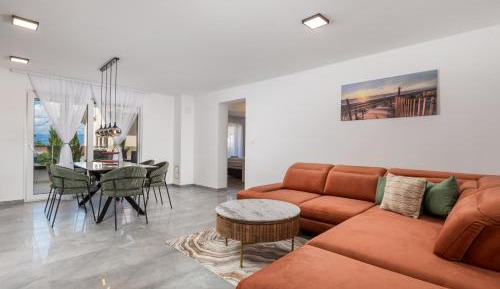 Two-Bedroom Deluxe Apartment with Balcony