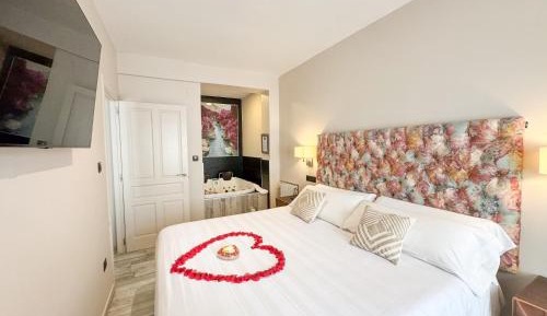 Family Suite with Hot Tub