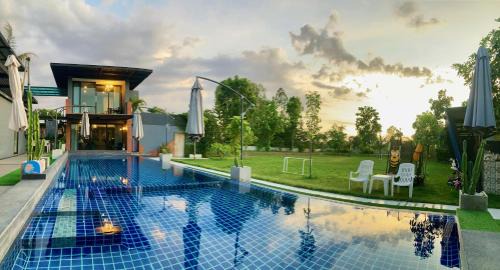 Twin Room with Pool View