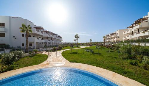 Apartment with Pool View 