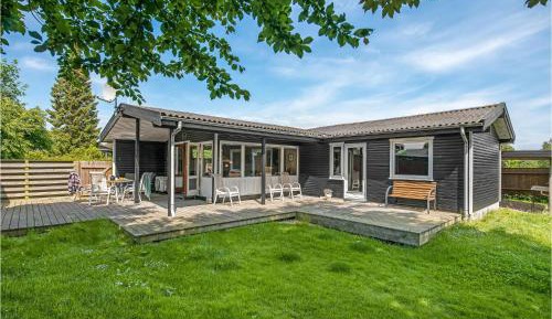 Three-Bedroom Holiday Home 