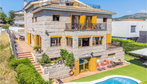 Six-Bedroom Holiday Home