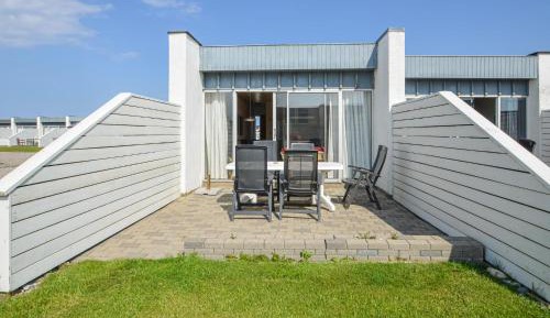 One-Bedroom Holiday Home