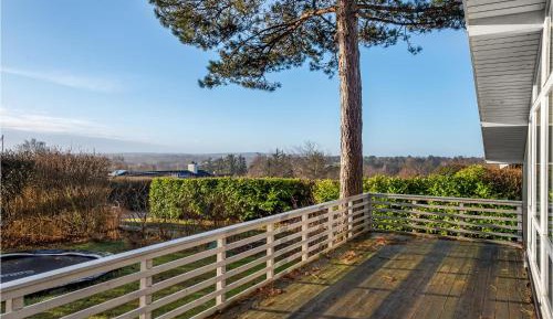 Three-Bedroom Holiday Home 