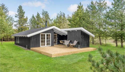Three-Bedroom Holiday Home 