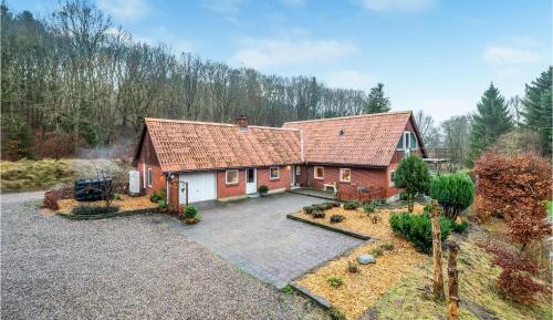 Three-Bedroom Holiday Home 
