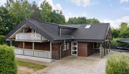 Five-Bedroom Holiday Home