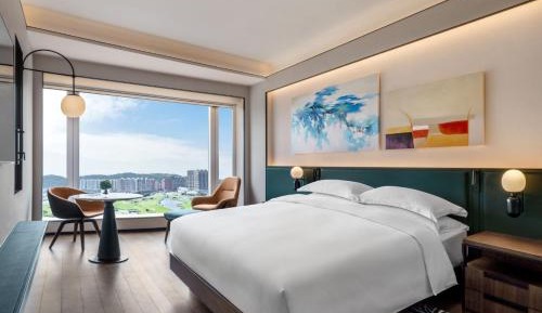 1 King Bed (High Floor)