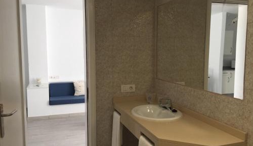 One-Bedroom Apartment with Sea View (2 Adults)