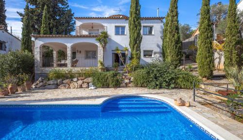 Villa with Garden View