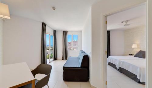 Family Room (2 Adults)