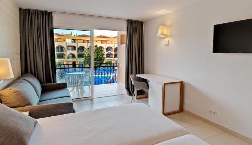 Twin Room with Pool View