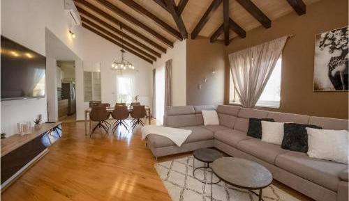 Three-Bedroom Holiday Home 