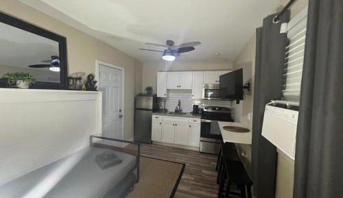 Deluxe Queen Suite