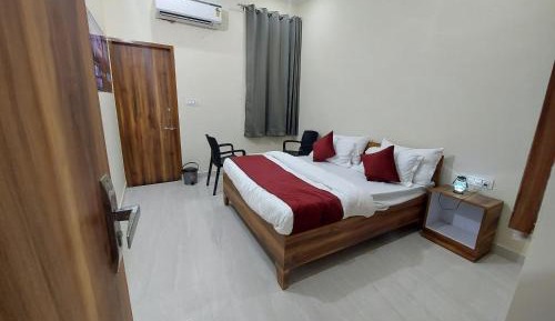 Deluxe Double Room (2 Adults + 1 Child)