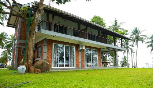 Family Room with Mountain View