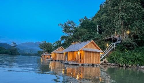 One-Bedroom Chalet with River and Mountain View 