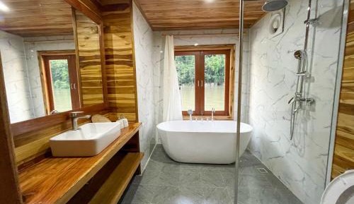 Family Chalet with River and Mountain View 
