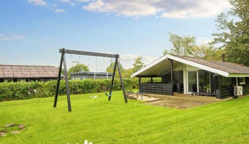 Three-Bedroom Holiday Home 