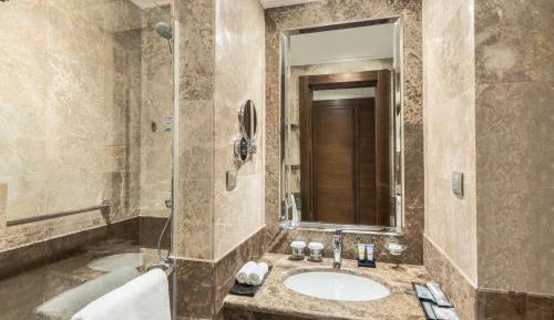 Accessible Suite with One King Bed