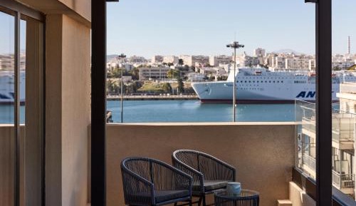 Deluxe Suite with Terrace and partial Sea View
