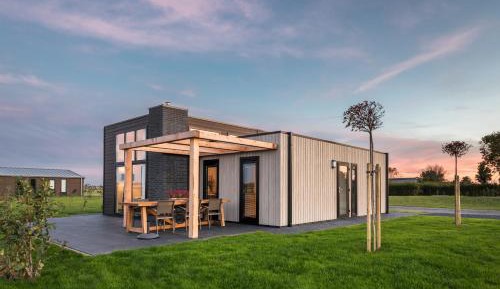 Bungalow with Garden View
