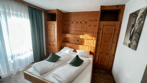 One-Bedroom Apartment with Balcony