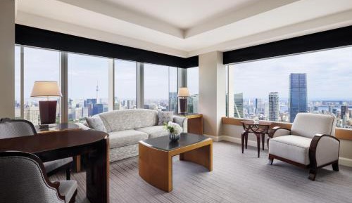 One-Bedroom Premier Executive Suite - Club Lounge Access