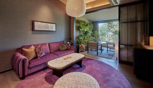 Precious Suite