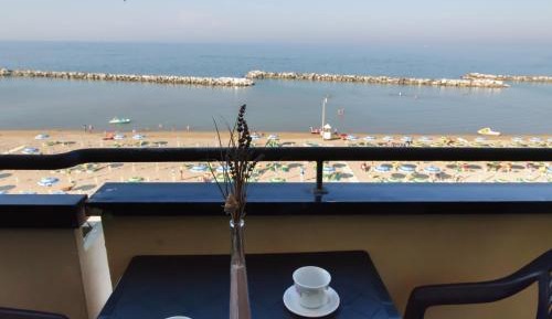 One-Bedroom Apartment Front Sea View  