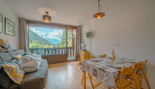 Apartment with Mountain View
