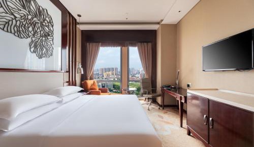Club King Room