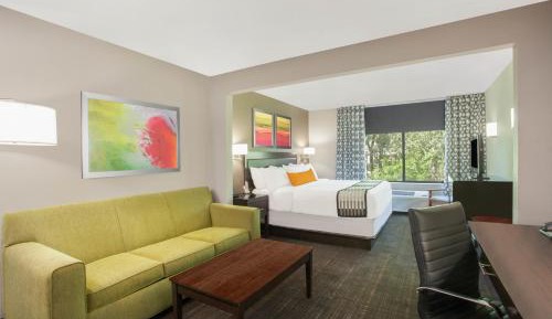 Deluxe King Room - Non-Smoking