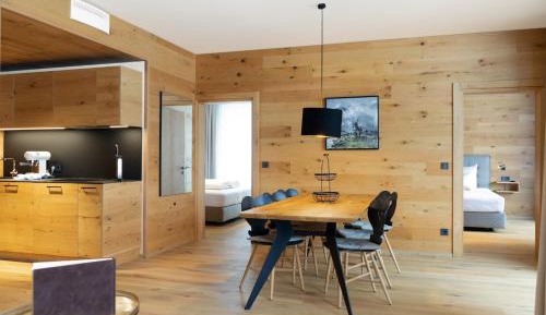 Apartment with Mountain View