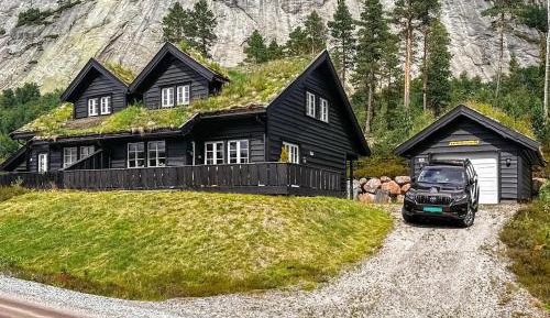 Four-Bedroom Holiday Home