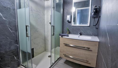 Superior One-Bedroom Apartment