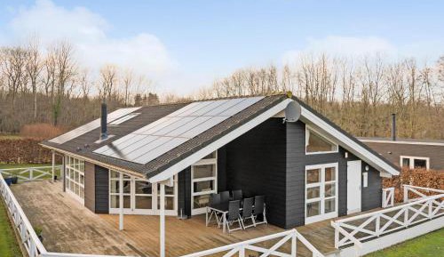 Three-Bedroom Holiday Home 