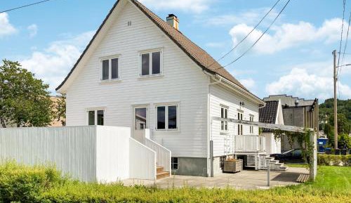 Three-Bedroom Holiday Home 