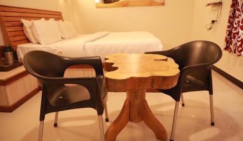 Deluxe Double Room (2 Adults + 1 Child)