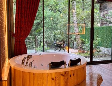 Deluxe King Suite