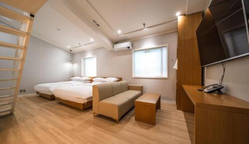 Deluxe Family Suite