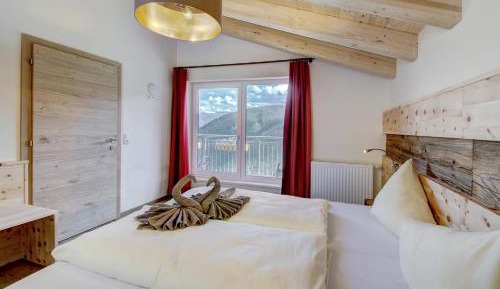 Two-Bedroom Apartment with Lake View