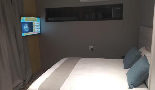 Queen Room with Pool View