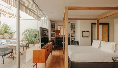 Suite (1-2 Adults)