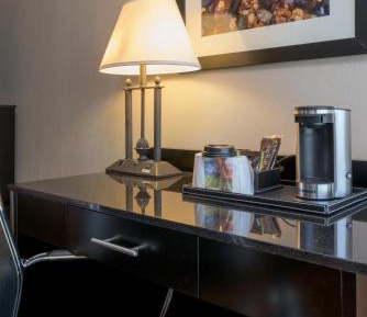 King Room, Mobility Accessible Room, Bathtub w/ Grab Bars, Non-Smoking