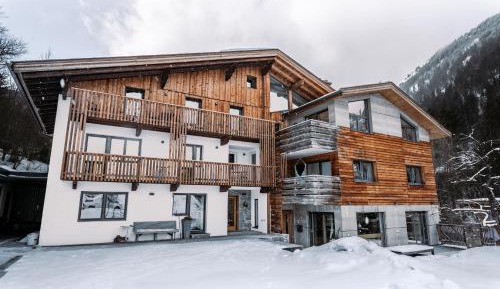 Apartment with Mountain View