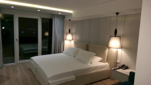 Double or Twin Room with Side Sea View