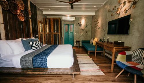 Deluxe Double Room with garden & pool access