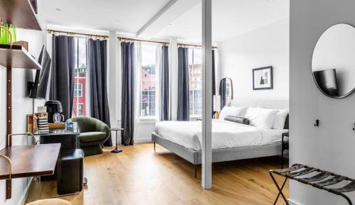 Deluxe King Room