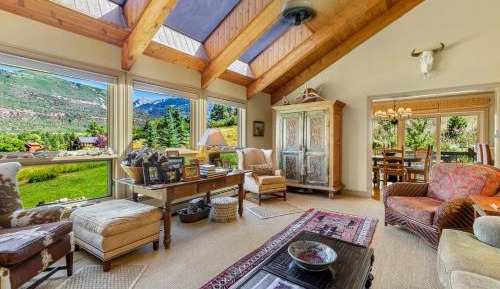 Three-Bedroom Holiday Home 